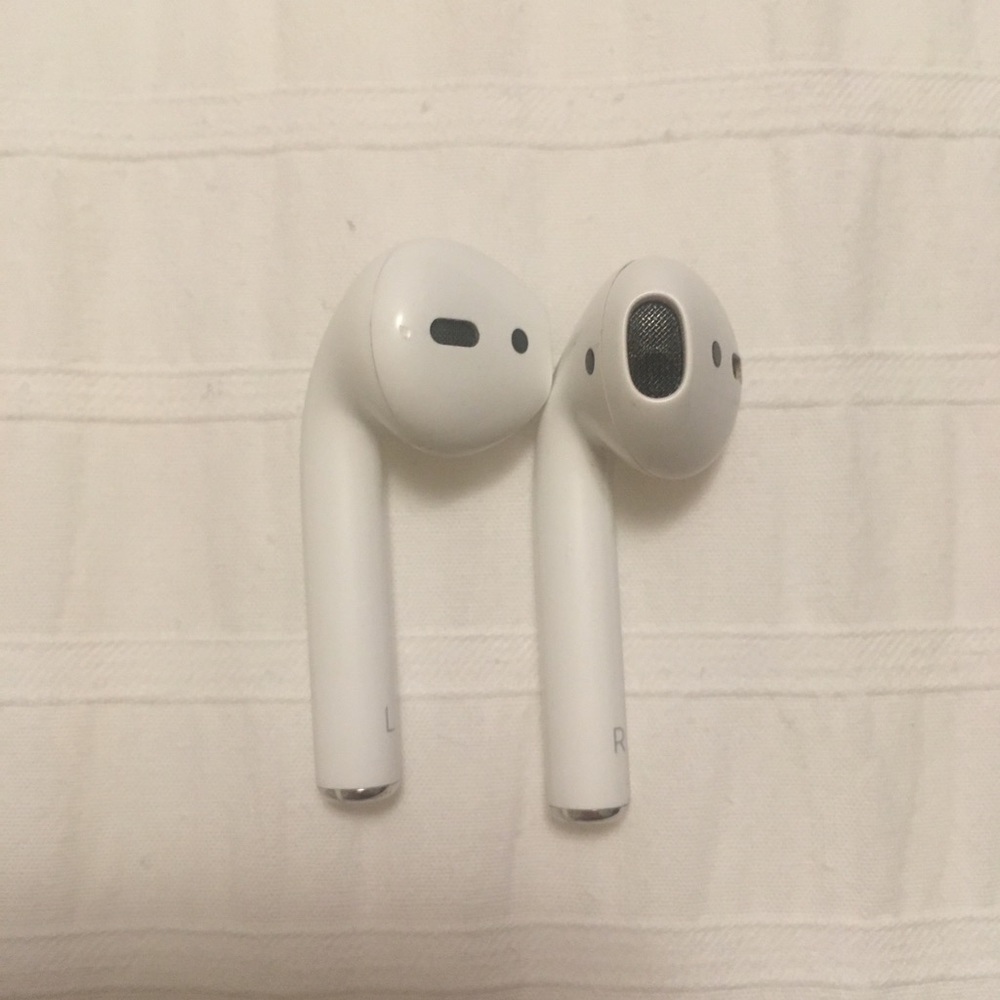 APPLE AIRPODS *PODS ONLY*